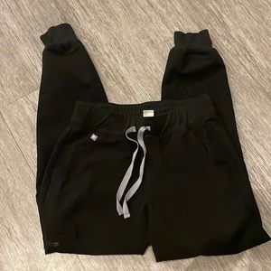 Women’s black scrubs